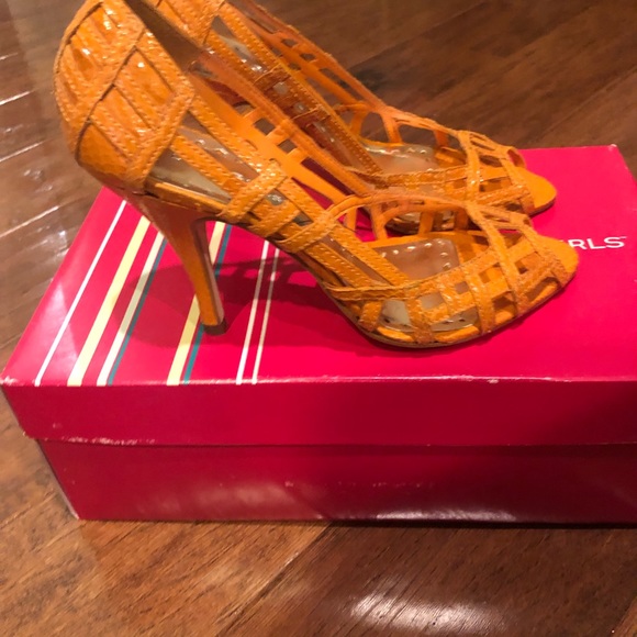 BCBG Orange snakeskin heels size 6 - Picture 2 of 6